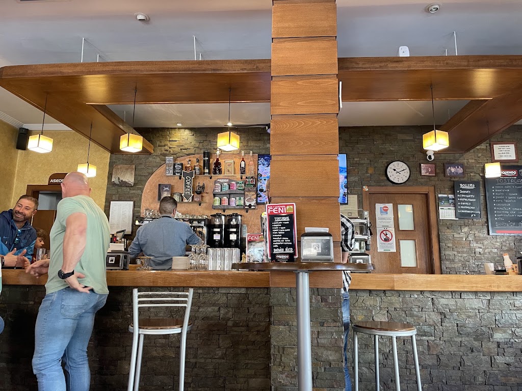 Feni Bar Y Cafeteria — Ambiente