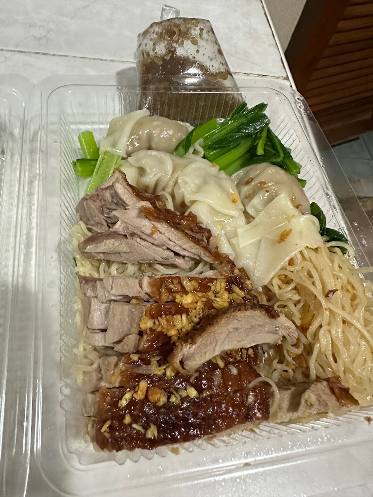 รูปภาพของ Chef Mam (เชฟแหม่ม) หมูแดง หมูกรอบ เป็ดย่าง สไตล์ฮ่องกง