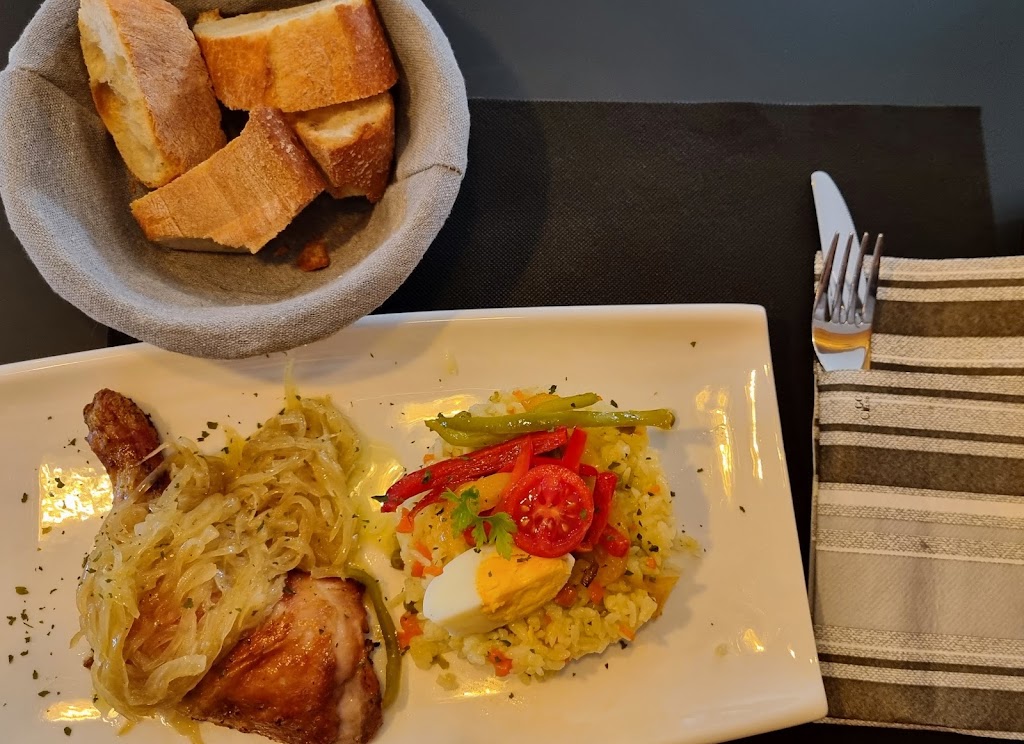 Bar BANAKA — Comida y bebida