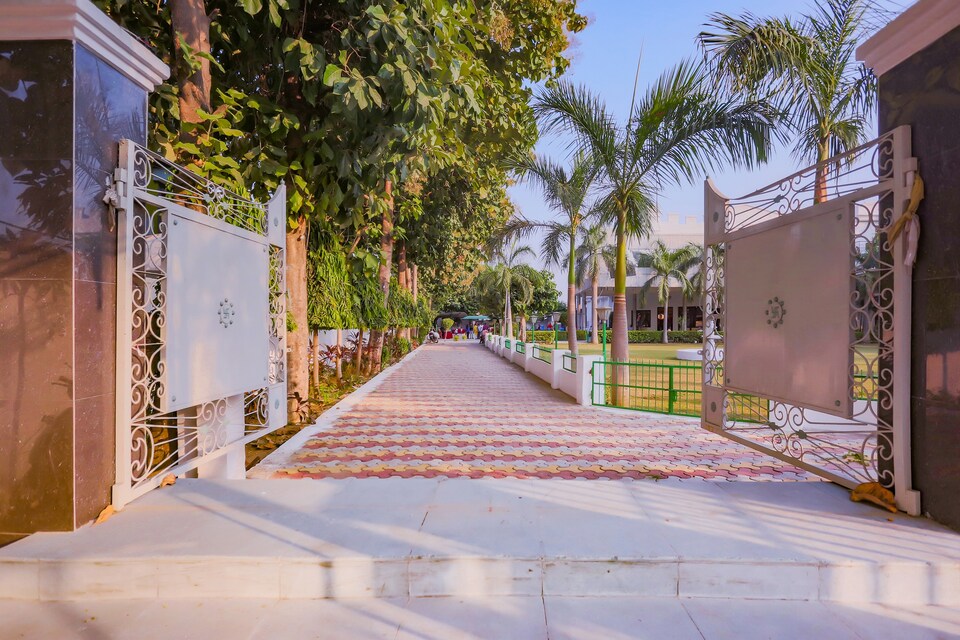 Oyo 75998 Shivani Banquet Hall