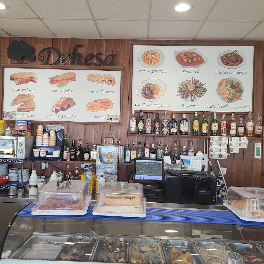 Cafeteria Restaurante La Dehesa — Ambiente