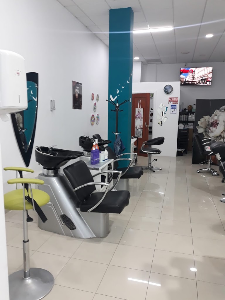 Suenos Peluqueria y Barberia — Interior