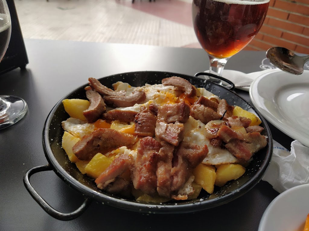 Bar Dondeledo — Comida y bebida