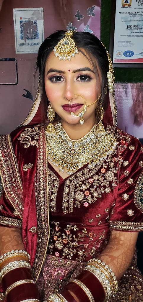 Manan Beauty Salon Academy International Certified Hairs Nails Extension Skin Beauty Eyelash Extension Make Up Studio