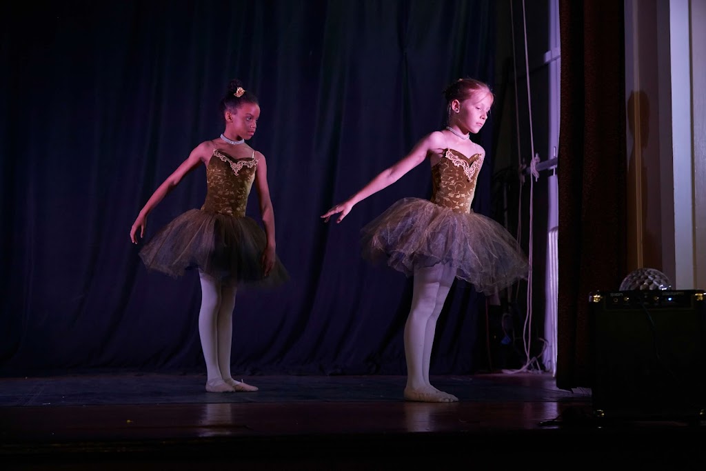  Alden Moves Dance Theater