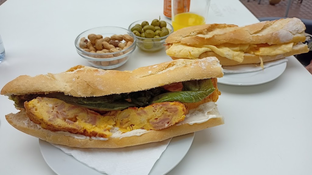 Bar Restaurante Las Morenas — Comida y bebida