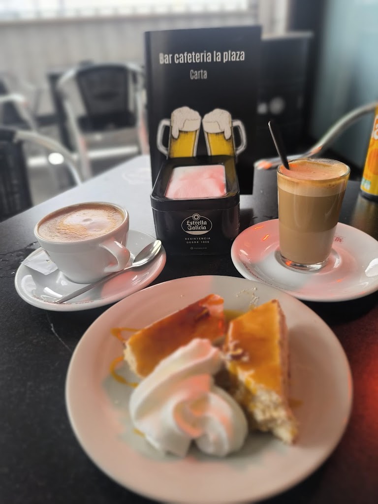 BAR LA PLAZA ANDREEA — Comida y bebida