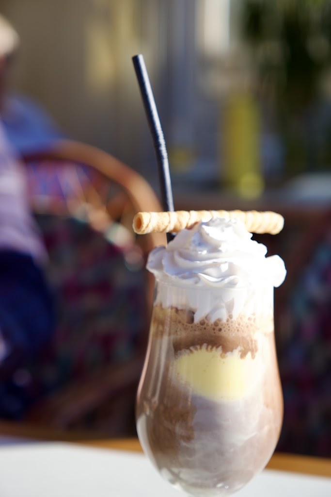 Deutsche Cafe Bar — Cafe con hielo