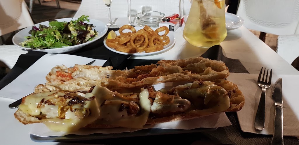 Curucu Bar — Comida y bebida