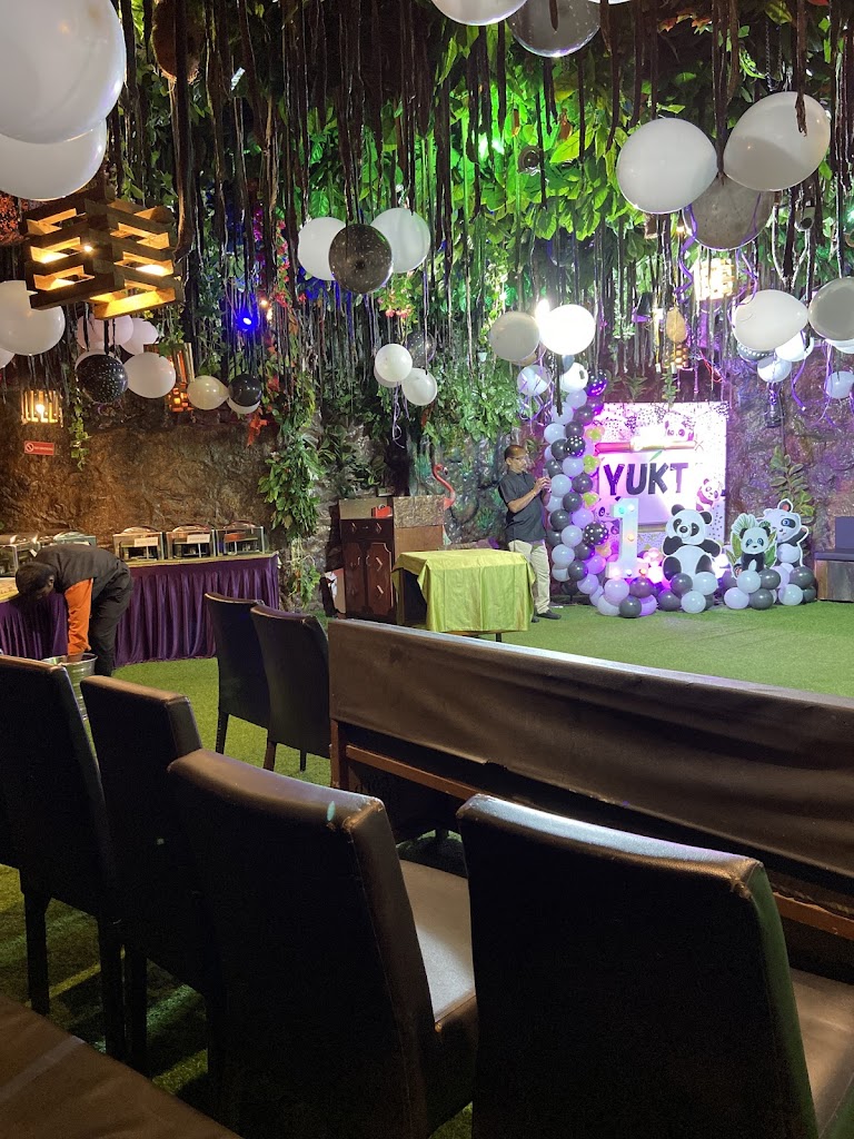 The Jungle Family Restaurant And Party Hall