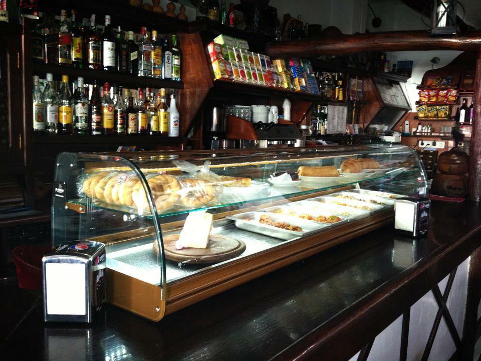 Bar Cafeteria La Tahona — Ambiente