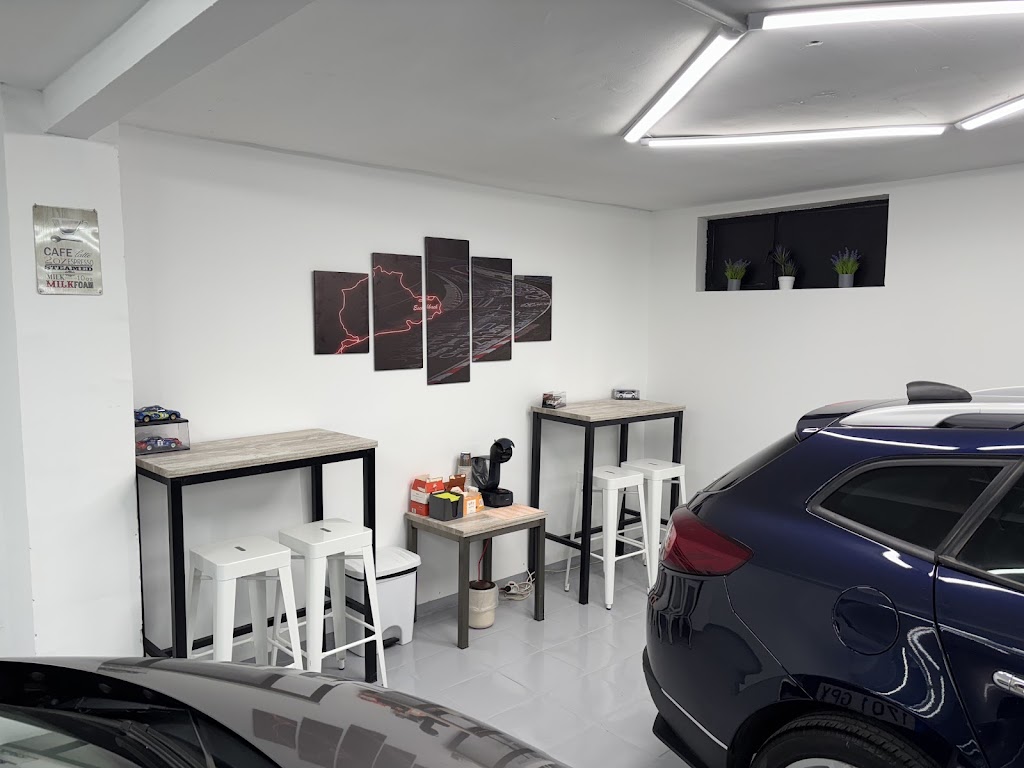 CONFICARS — Interior