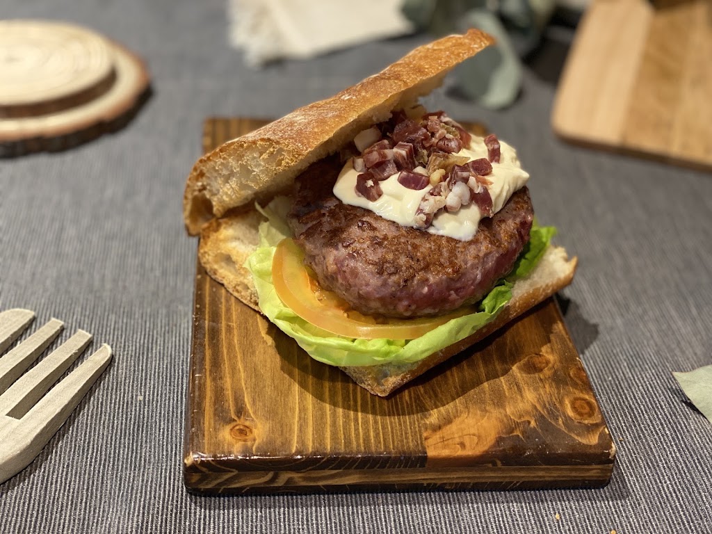 Beive Manlleu - Cafeteria Hamburgueseria — Comida y bebida