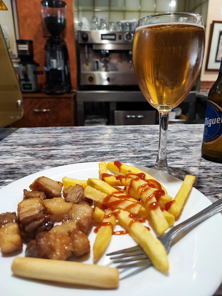 Cafe-Bar "Gwendoline" — Comida y bebida