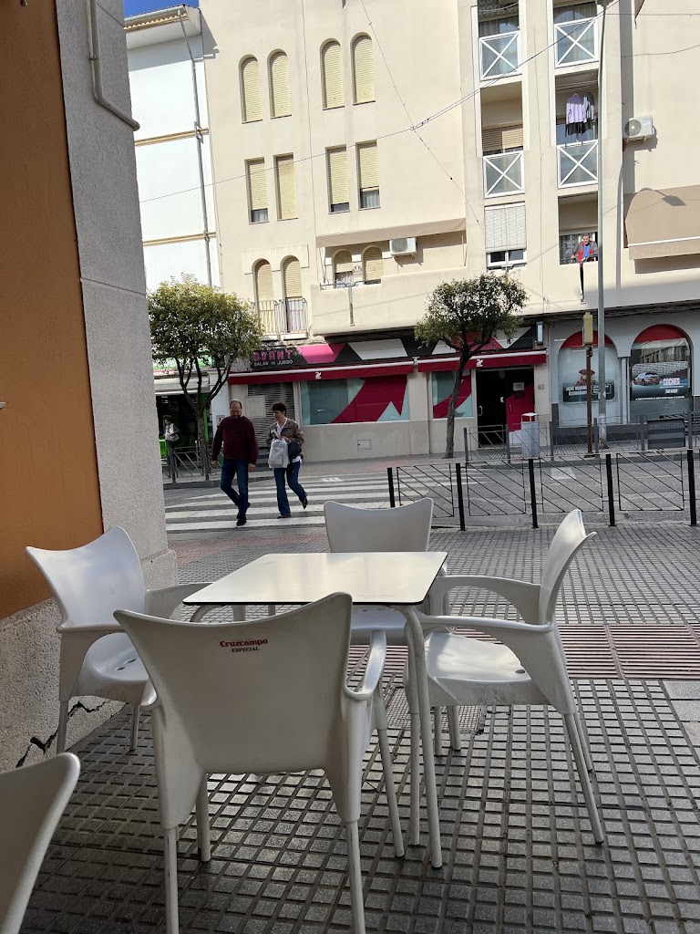 Cafe-Bar Al-Liquindoi — Ambiente