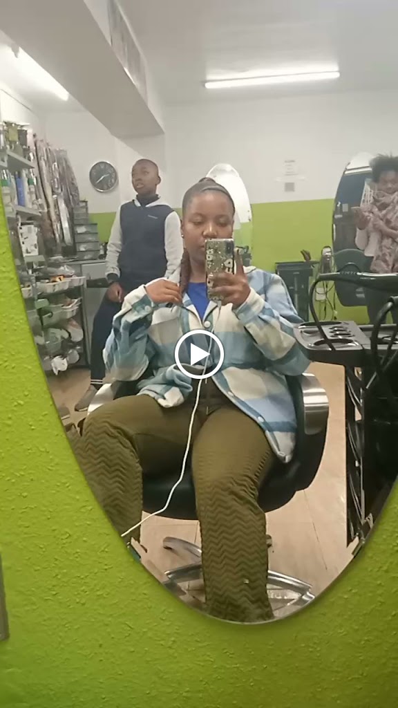 Peluqueria Afro Latino Aicha — Videos