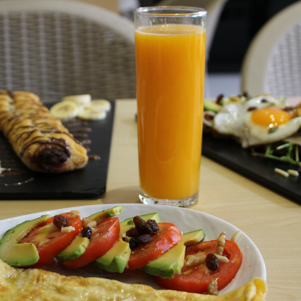 Cafeteria Meeting Point — Comida y bebida
