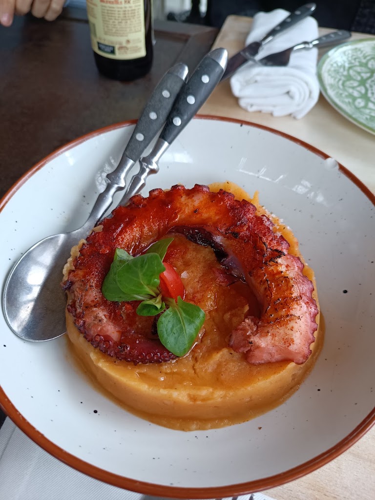Gloria Bendita — Comida y bebida