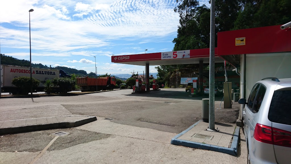 Estacion de servicio Moeve, antes Cepsa — Estacion de servicio