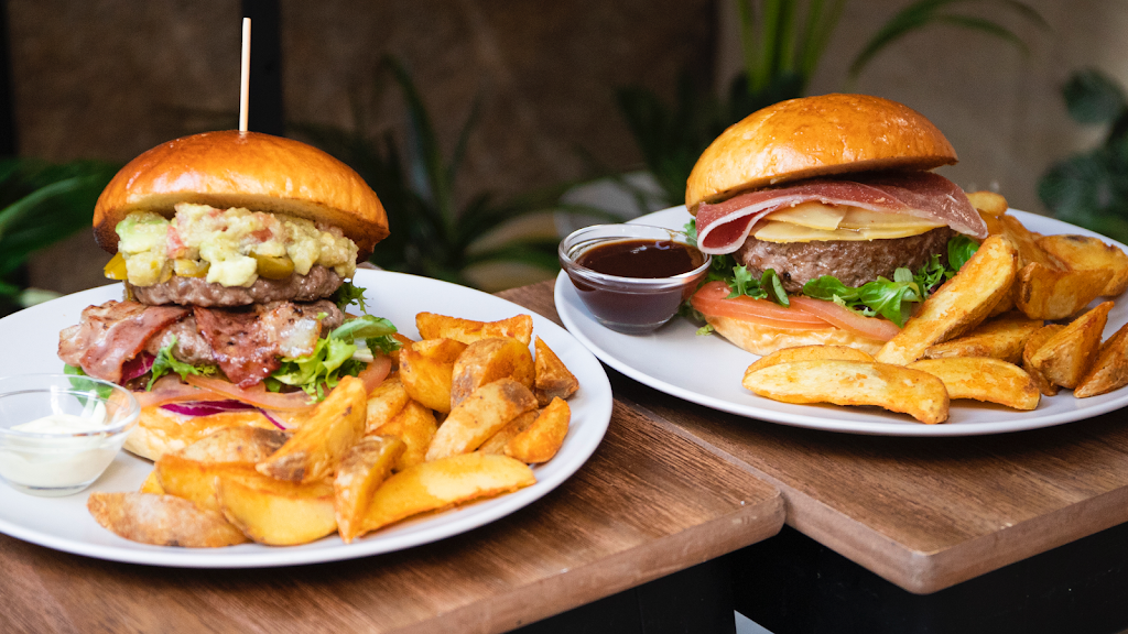 La Salada Burger — Comida y bebida