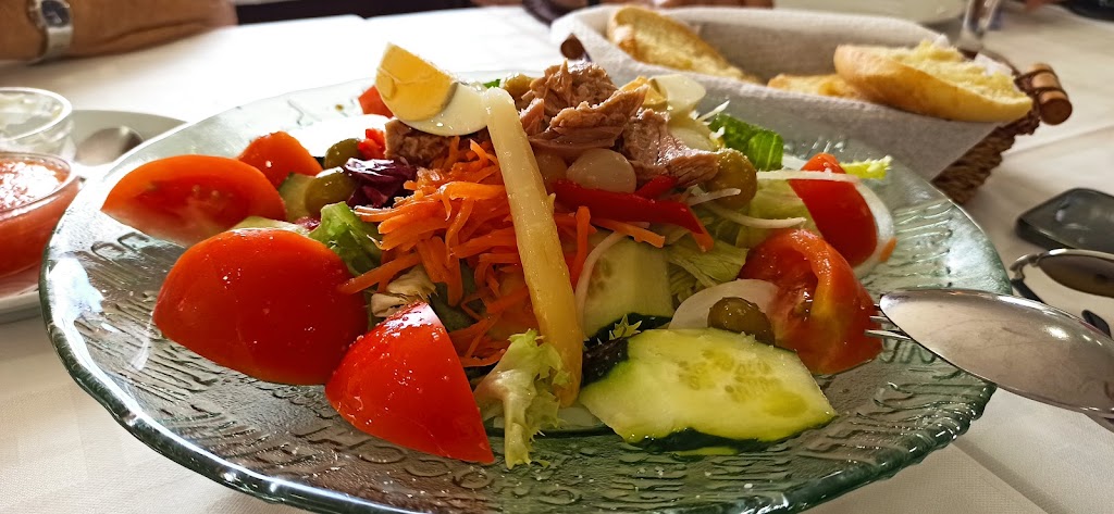 Venta Vista Alegre — Comida y bebida