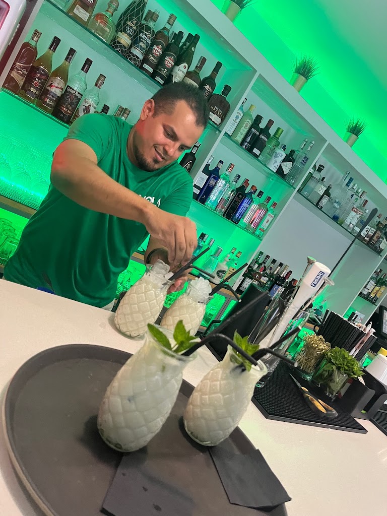 Mola Cocktails & Drinks — Del propietario