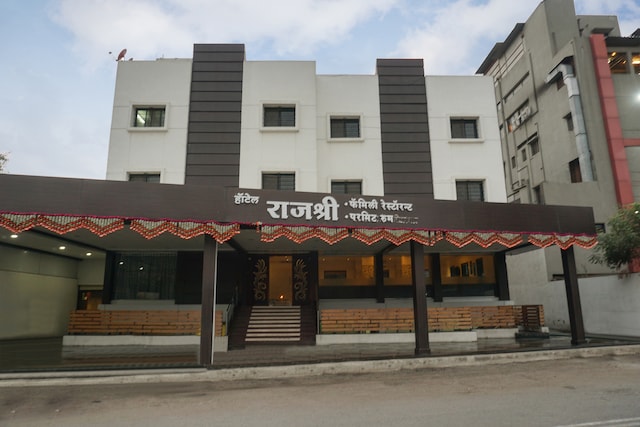 Oyo 24674 Hotel Rajshree