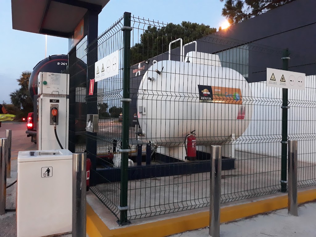 Estacion de Servicio Repsol — Surtidor de combustible