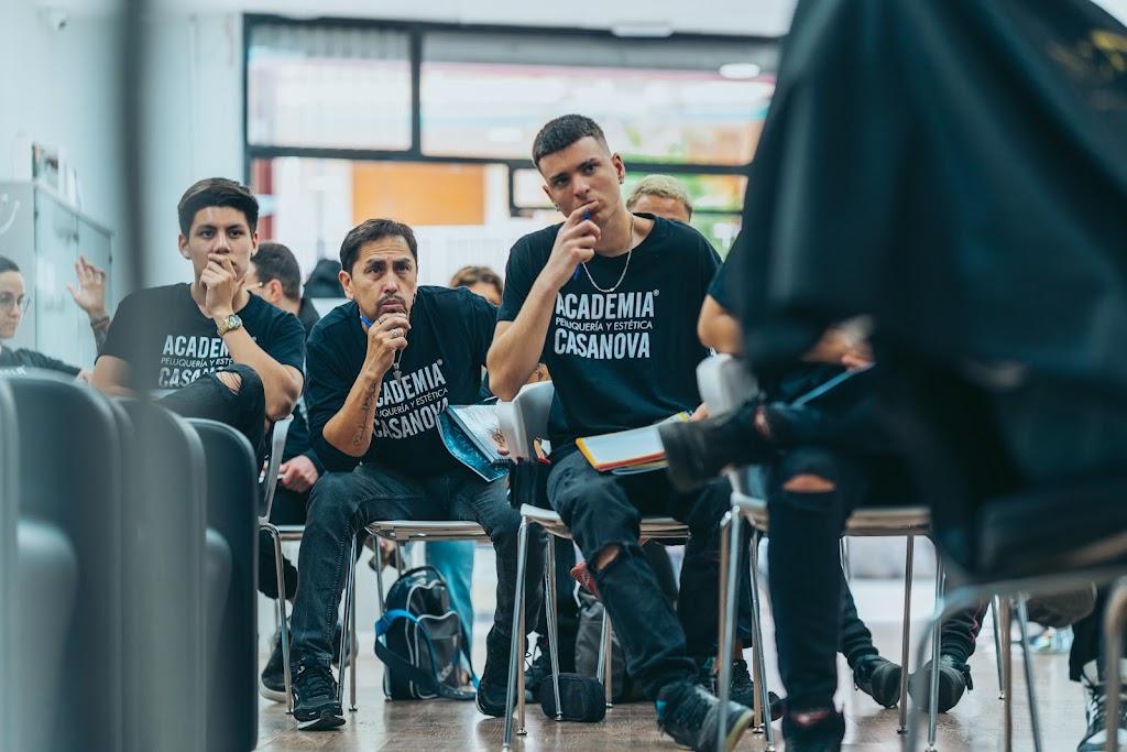 CASANOVA BARBER SCHOOL. Academia de Barberia y Peluqueria Masculina.