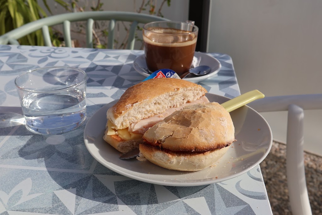 Bar La Juanita — Comida y bebida