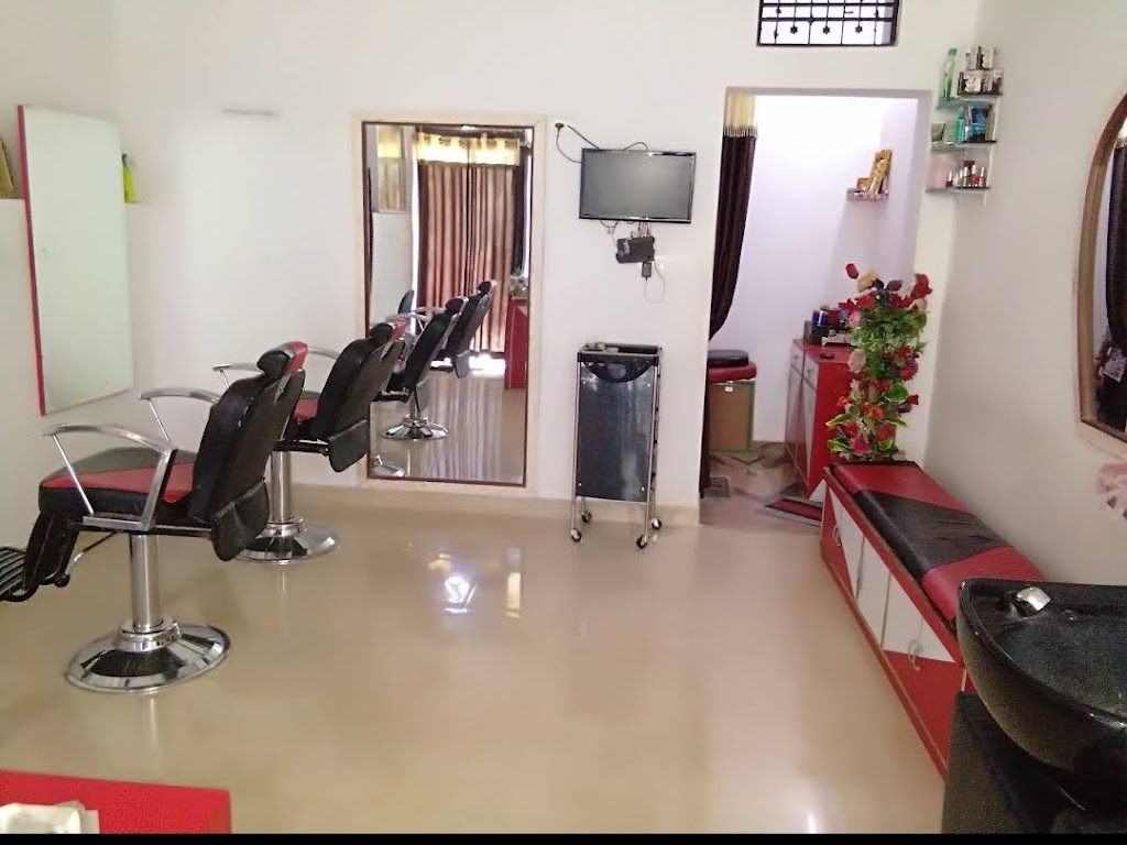 Rose Glow Saloon
