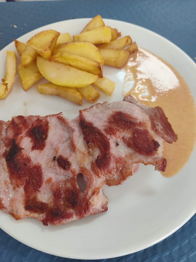 Restaurante La Zarzuela — Comida y bebida