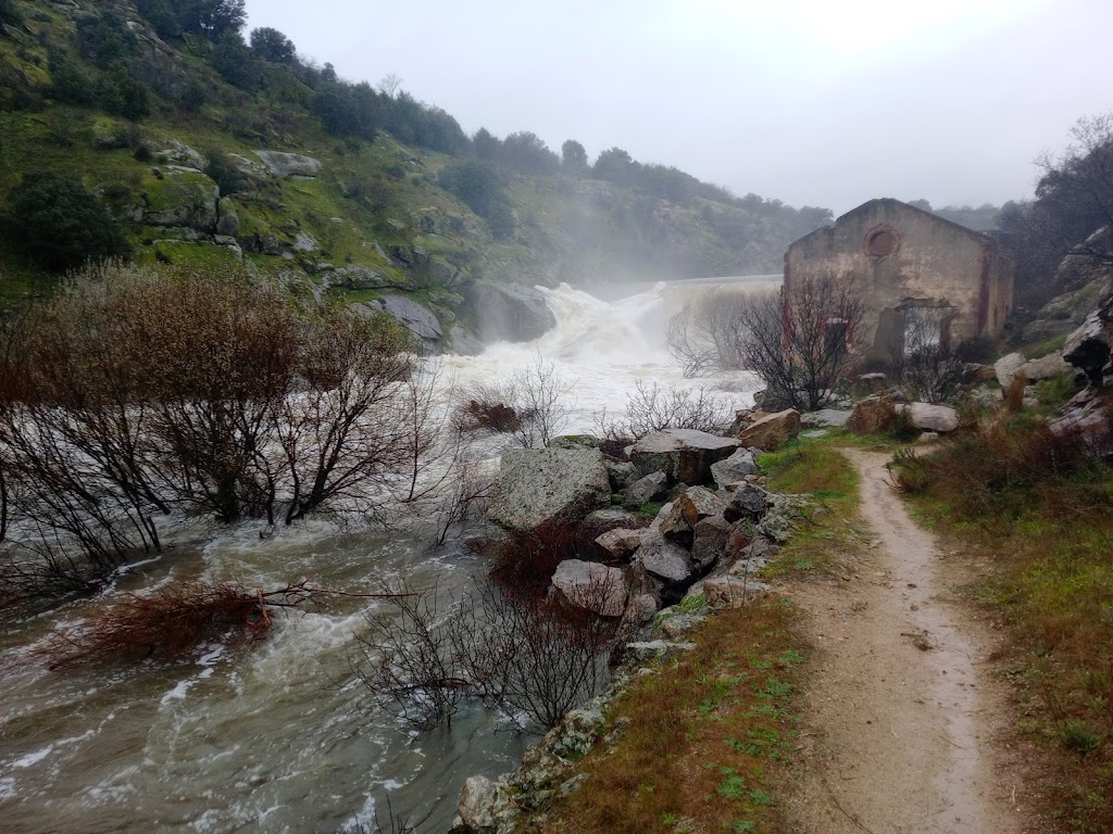 Presa Baena (en ruinas)
