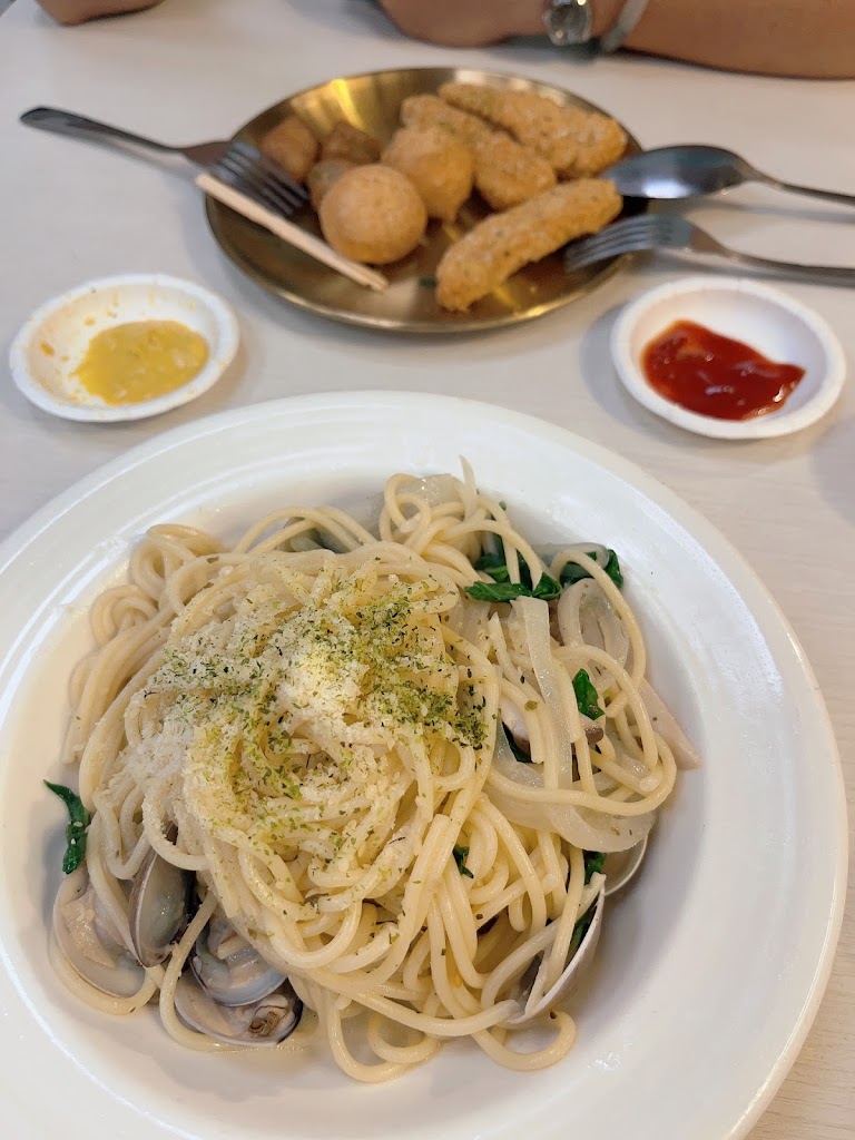 平底鍋義式廚房Frying Pasta 焗烤 燉飯 的照片