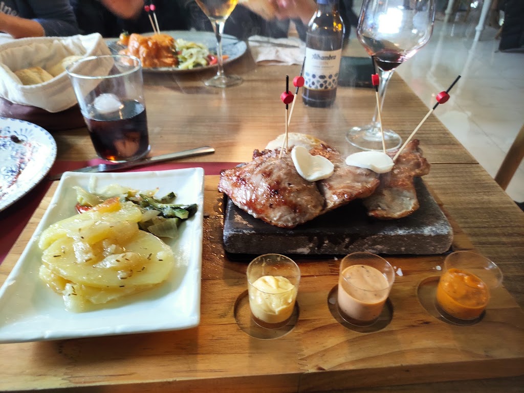 Restaurante El Cordobes — Comida y bebida