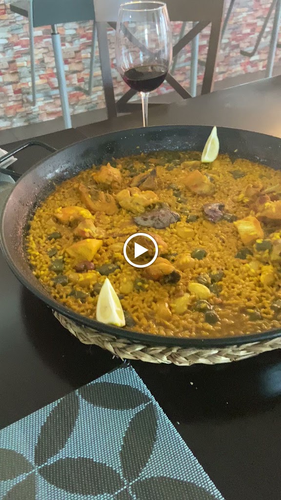 La Esencia — Comida y bebida