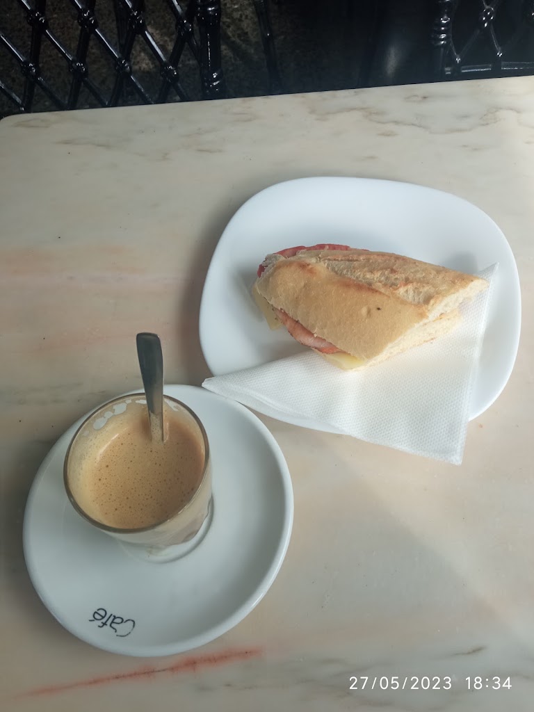 Bar Cafeteria La Estacion — Comida y bebida