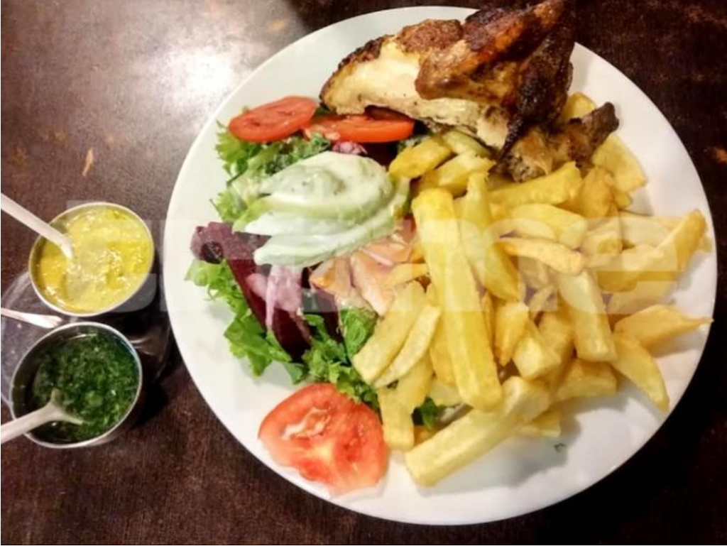 Restaurante Lucho's Chicken — Comida y bebida