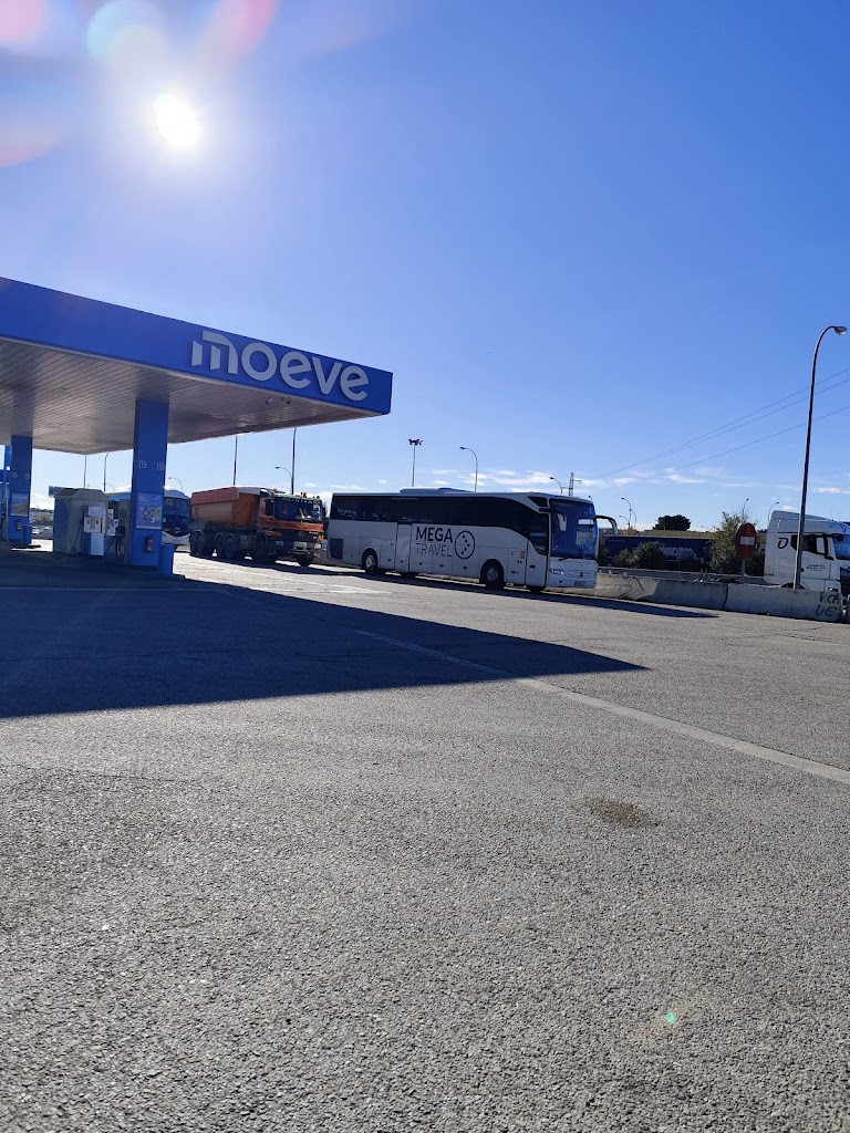 Estacion de servicio Moeve, antes Cepsa — Estacion de servicio