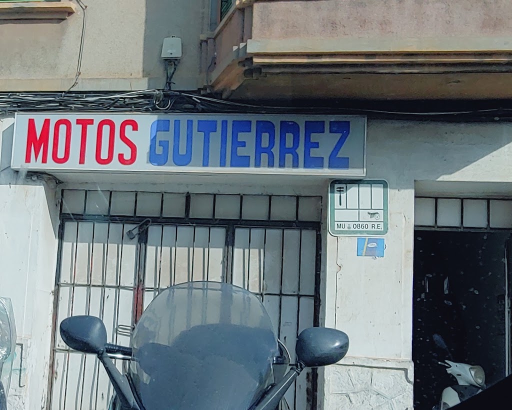 Motos Gutierrez — Exterior