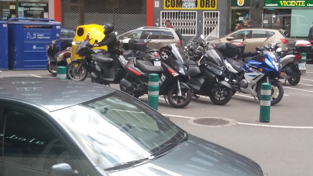 Aparcamiento Motos Centro Comercial Los Fresnos — Estacionamiento