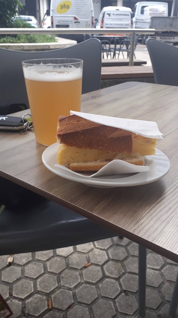 Bar Izkina — Comida y bebida
