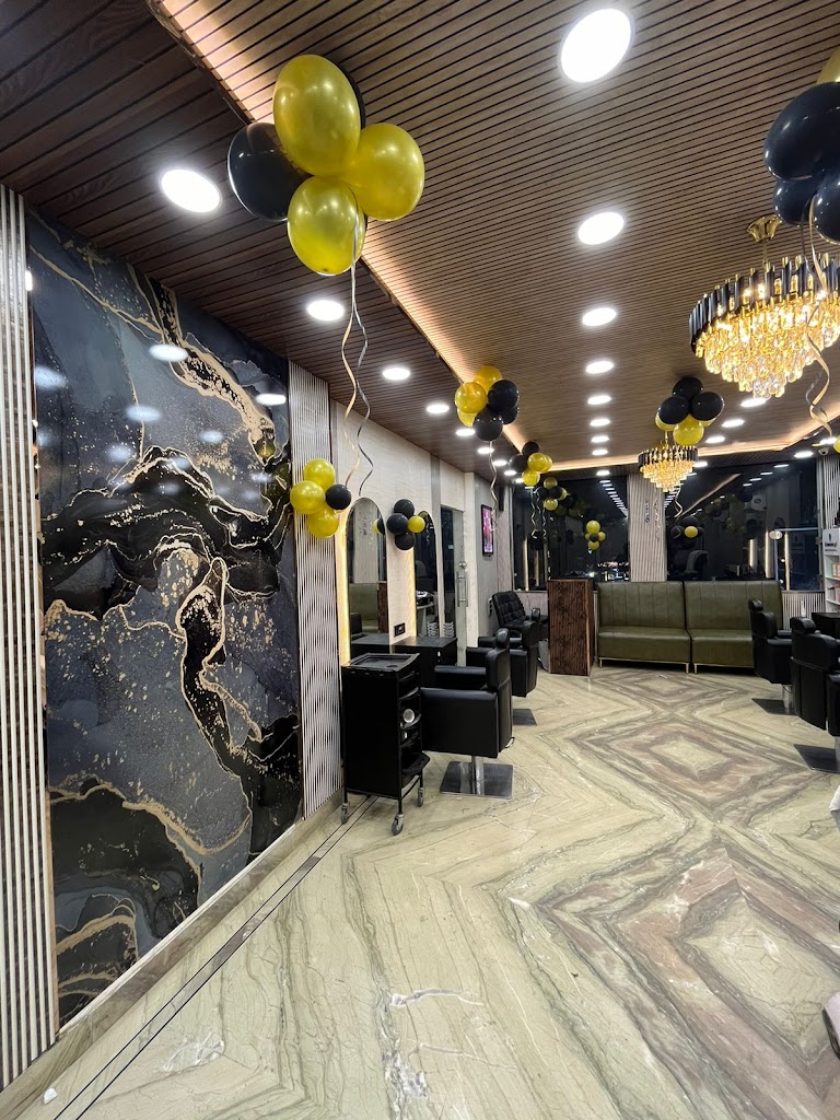 Salon And Beauty Parlour Services By Devine Makeovers All Unisex Beauty And Makeup Services