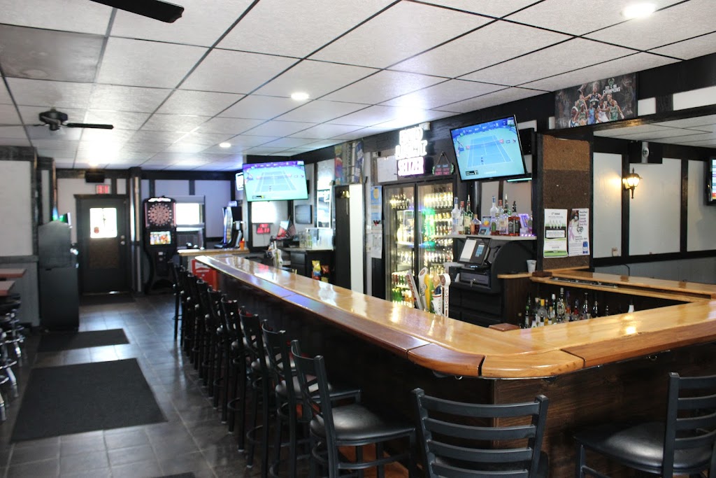  Isaac's Sports Bar & Grill - New Holstein