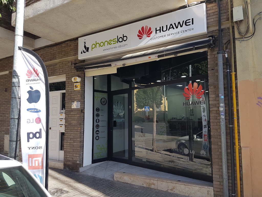 Phones Lab — Exterior