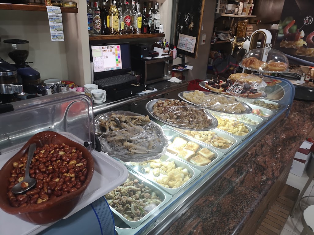 Bar la taberna Moises — Comida y bebida