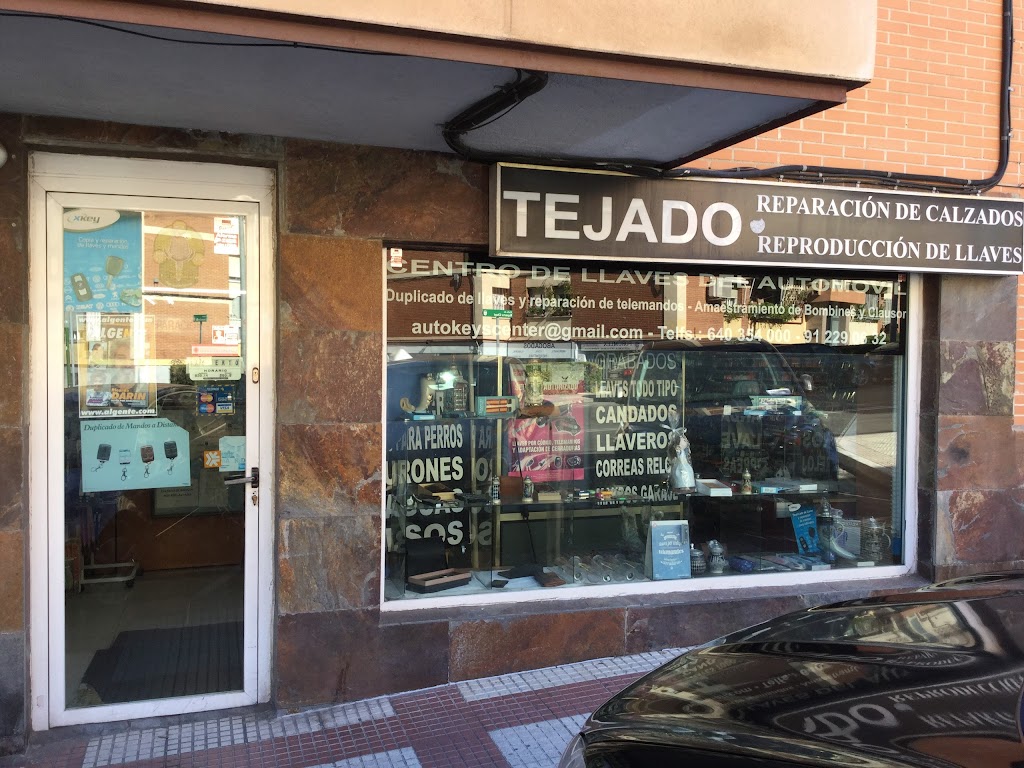 Reparacion De Calzado Tejado, Zapatero