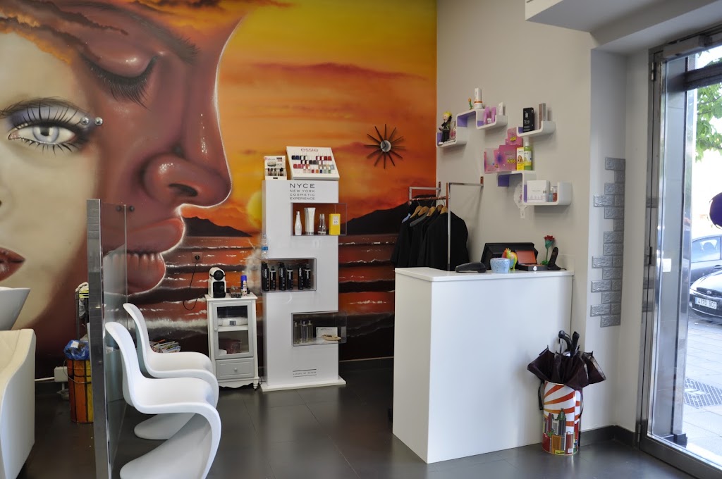 Famara * Peluqueria y Estetica Vitoria — Interior