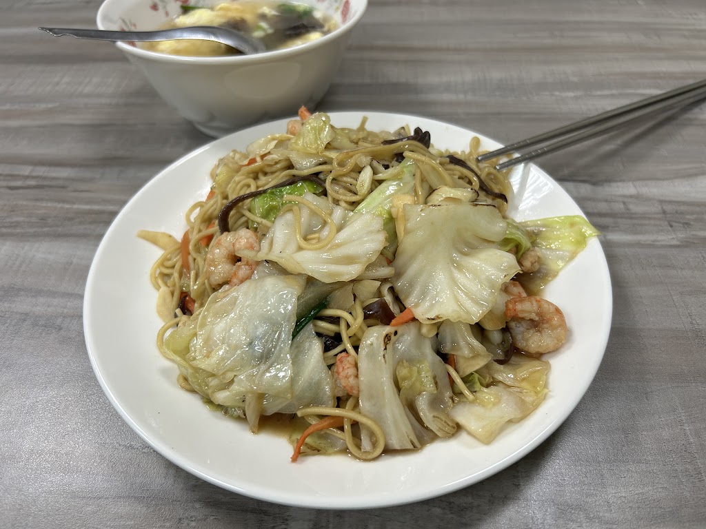 食為先台南牛肉湯、火燒蝦肉燥飯、炒飯、炒麵 的照片