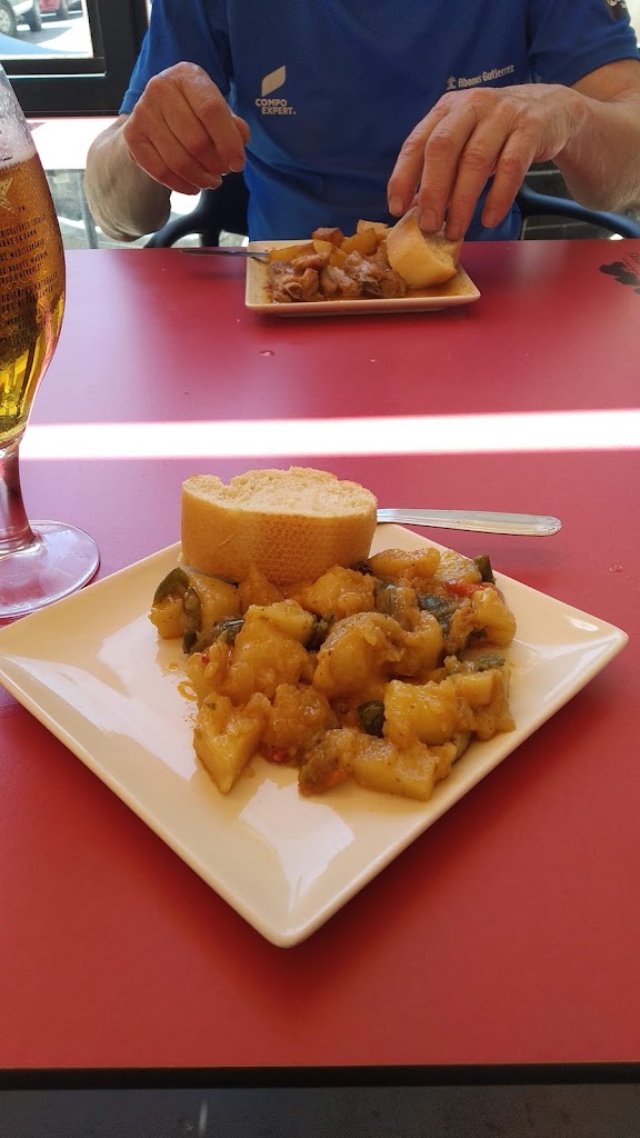 Bar el Puntal — Comida y bebida